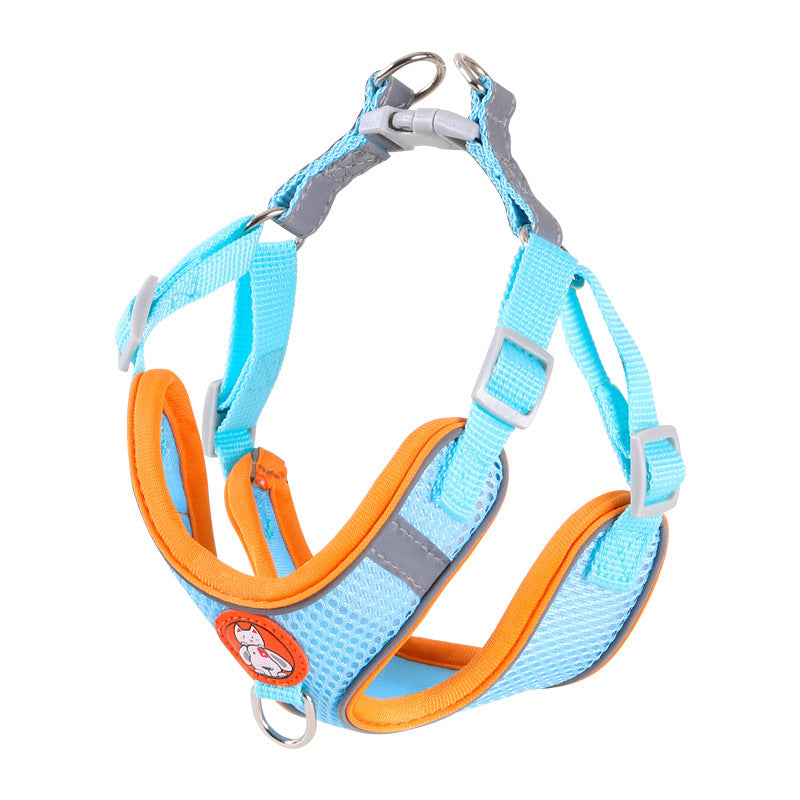 Suitable for dogs and small cats, and designed for daily walks and outdoor activities.